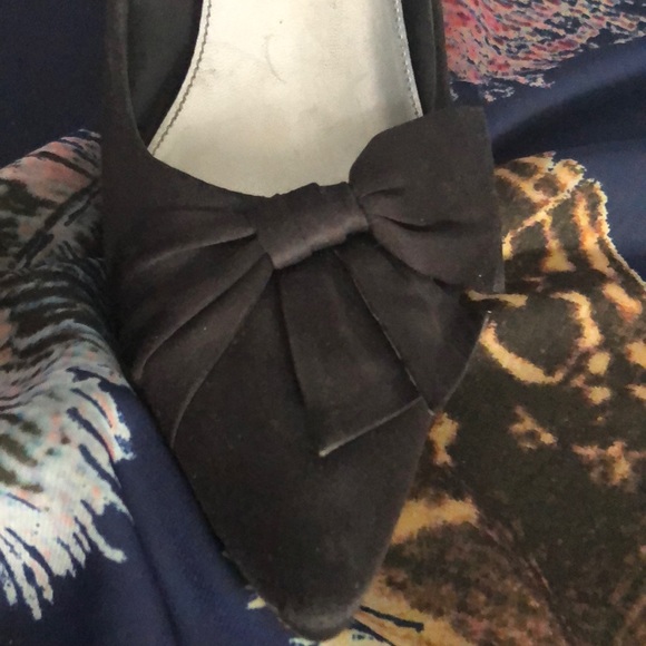 Black satin heels with bows - Picture 2 of 2